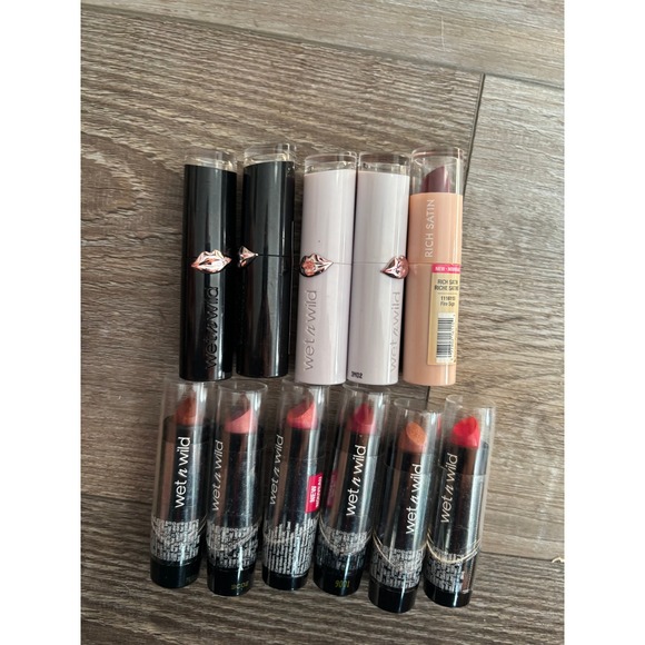 Wet n Wild Lipstick Bundle: Rich Satin & Matte Lipstick Lot - Picture 1 of 3